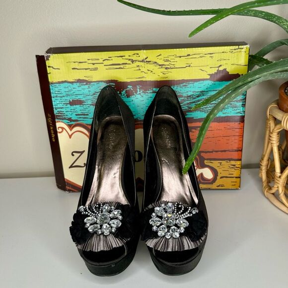 Zigi Soho Black Satin Peep-Toe Platform Heels Crystal Rosette Stiletto size 8 - Picture 4 of 12